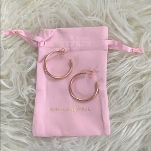 Shelia Fajl - Everybody’s Favorite Petite Hoop